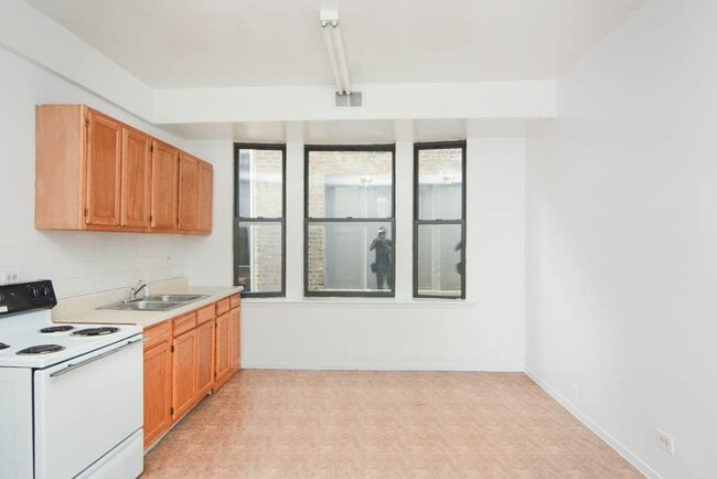 Building Photo - 2319 N Kedzie Blvd
