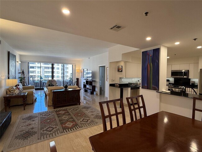 Foto del edificio - 201 Crandon Blvd