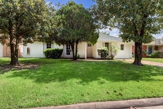 Building Photo - 4411 Oak Shadows Dr