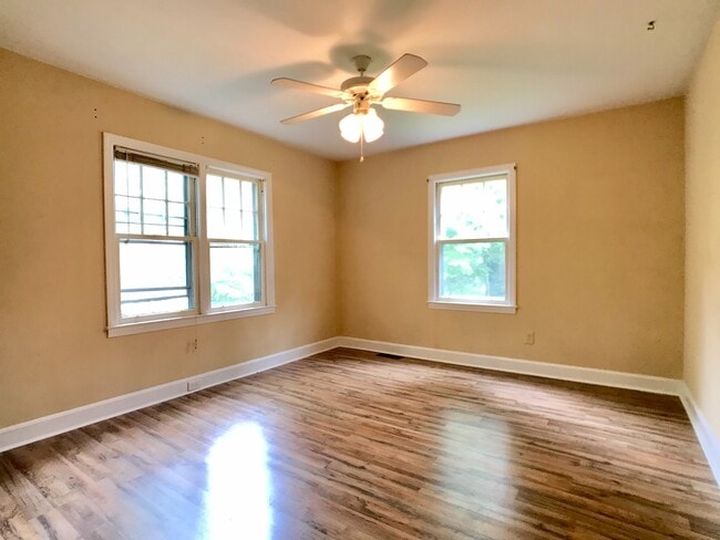 Building Photo - Cozy West Asheville Cottage on Corner Lot