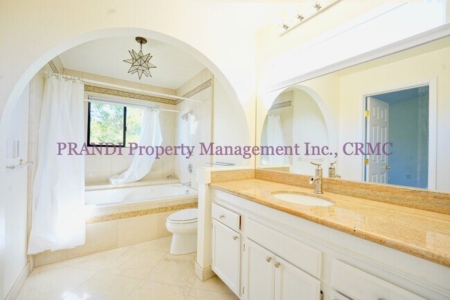 Foto del edificio - "Charming 2-Bed Townhouse in San Rafael (R...
