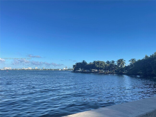 Building Photo - 2000 N Bayshore Dr