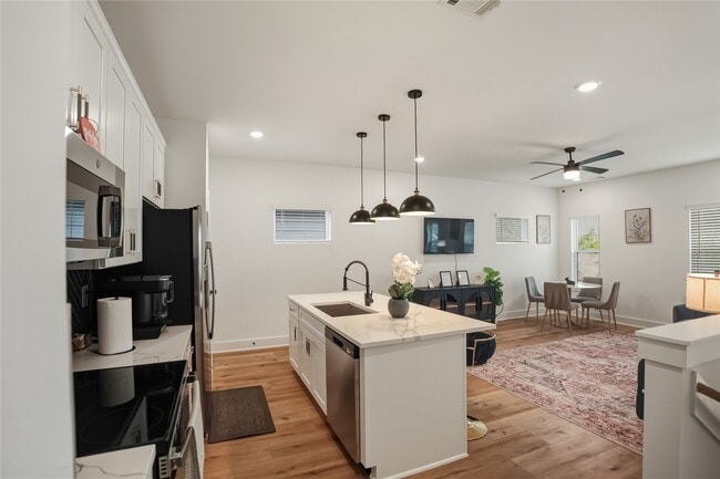 Building Photo - 8017 Cora St