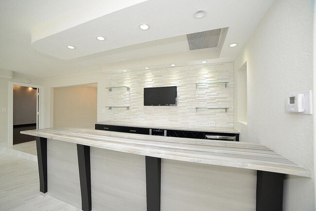 Foto del edificio - 6943  Giralda Circle