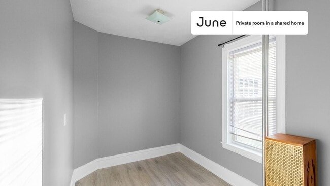 Foto del edificio - Room in Shared 5 bed/1 bath home