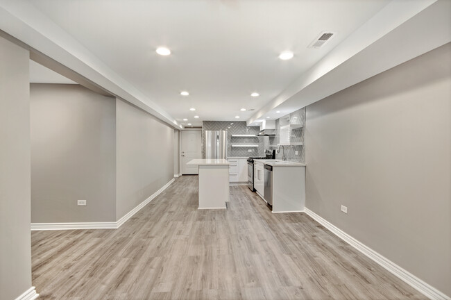 Building Photo - 1242 W Draper St