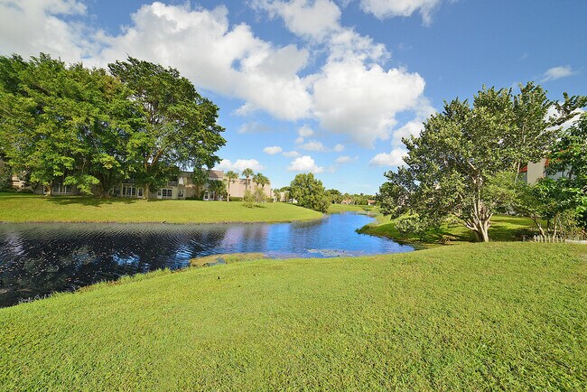 Foto del edificio - 829 Camino Rd