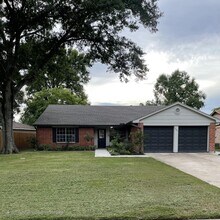 Building Photo - 17551 Compass Rose Cir