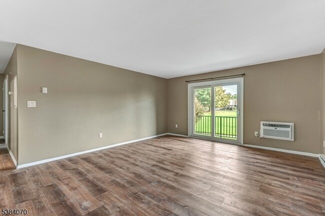 Building Photo - 807 Eves Dr