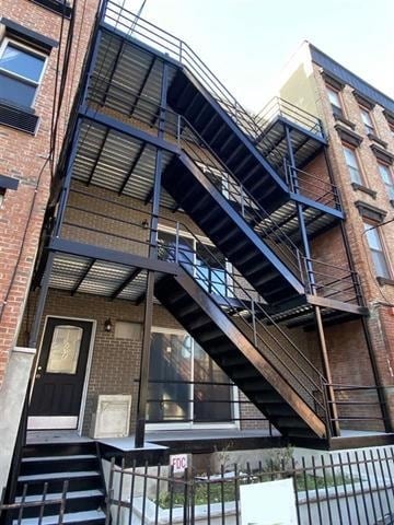 Building Photo - 130 Madison St