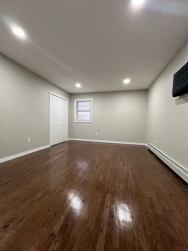 Bedroom 1 - 184 Albert St