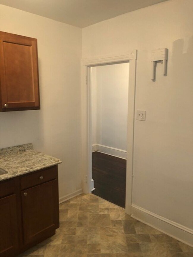 Foto del edificio - 1247 E 13th Street