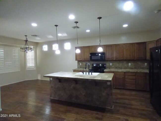 Building Photo - 573 S 219th Ln