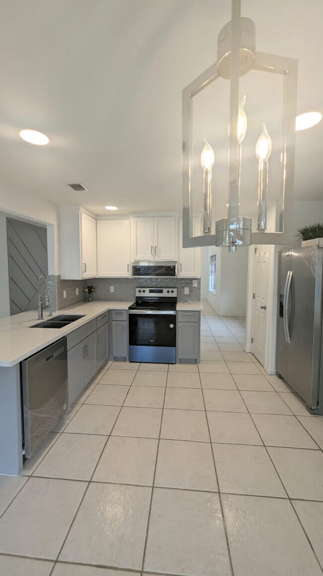 New stainless steel appliances - 3007 San Federico