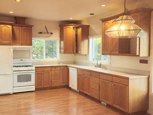 Building Photo - Easy access to the Birch Bay Coastline! La...