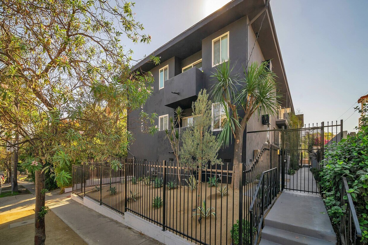 Primary Photo - 4350 Franklin Ave