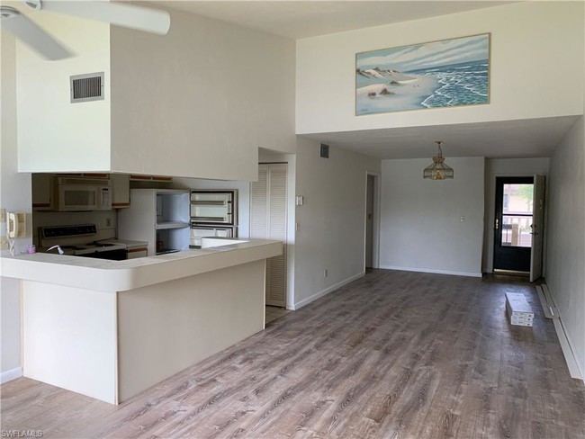 Foto del edificio - 5830 Trailwinds Dr