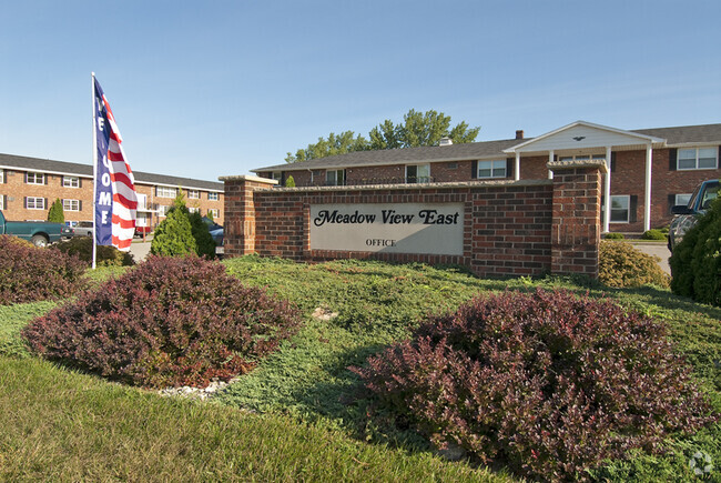 Building Photo - Meadow View East