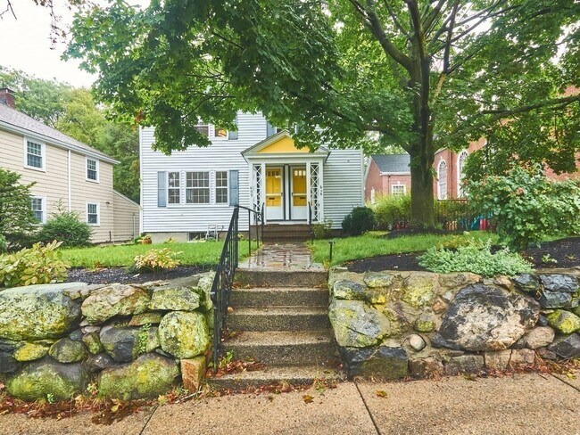 Building Photo - 603 Belmont St
