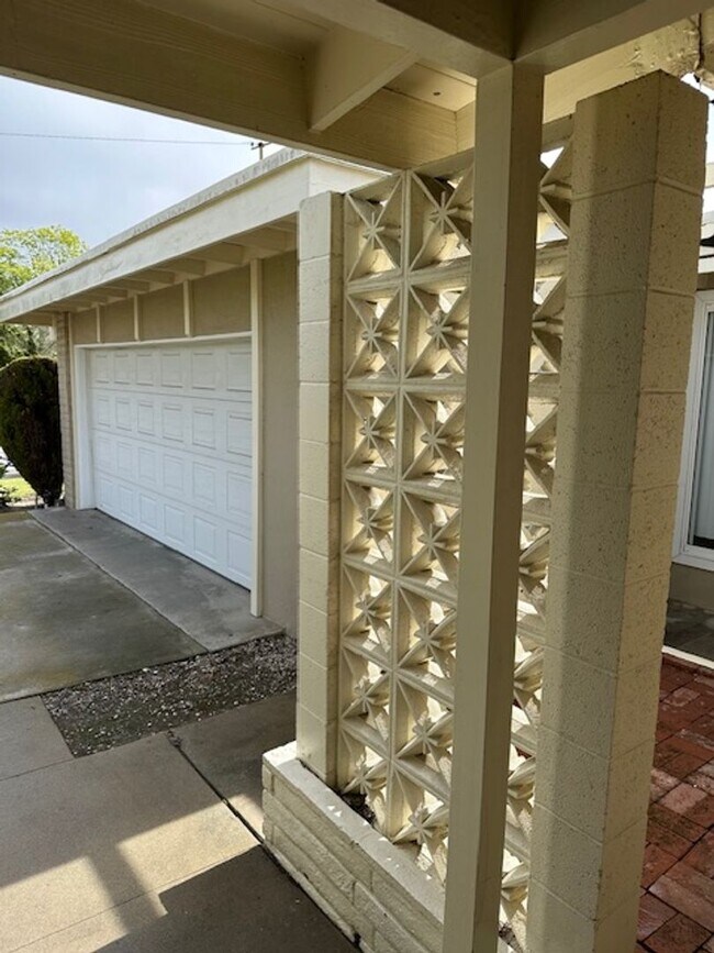 Foto del edificio - RANCHO PALOS VERDES 3 BDRM/2 BATH HOME FOR LEASE!