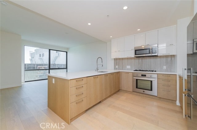 Building Photo - 400 S Broadway