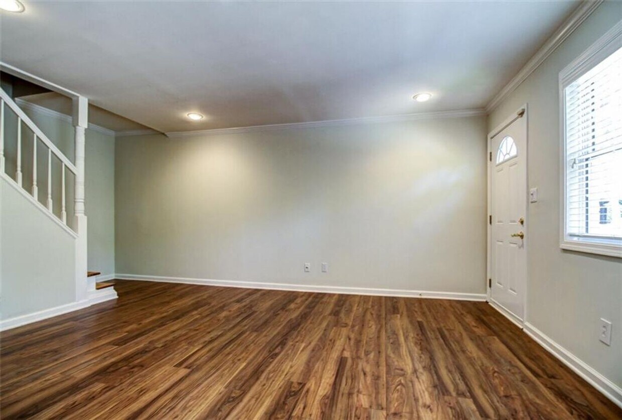 Building Photo - 711 Jordan Ln