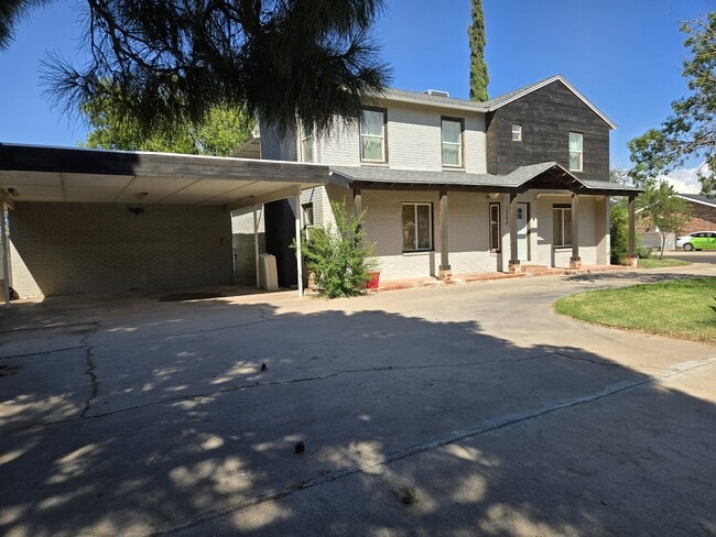 Building Photo - 1700 Golder Ave