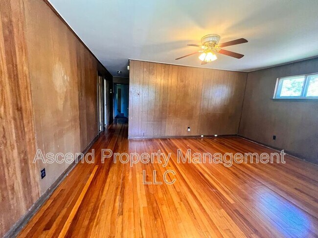 Building Photo - 2109 Walker Ave