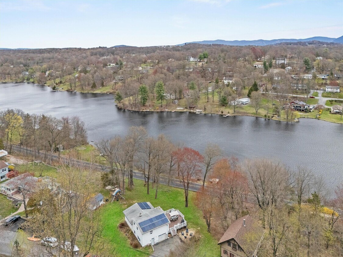 Primary Photo - 18 Valley Dr