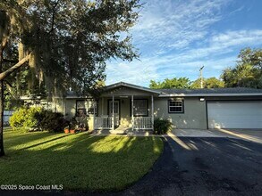 Building Photo - 557 Young St