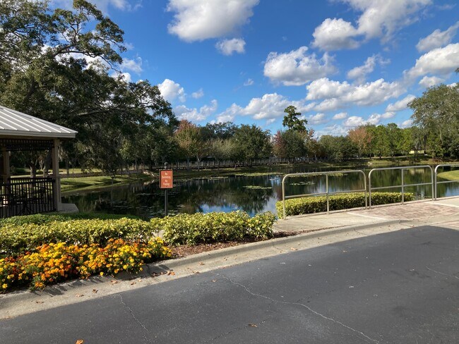 Foto del edificio - 517 Shining Armor Ln