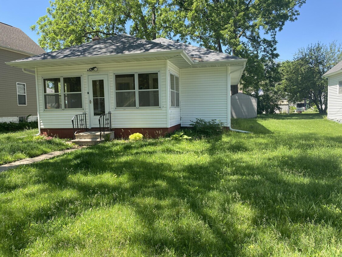Foto principal - 405 8th Ave SW