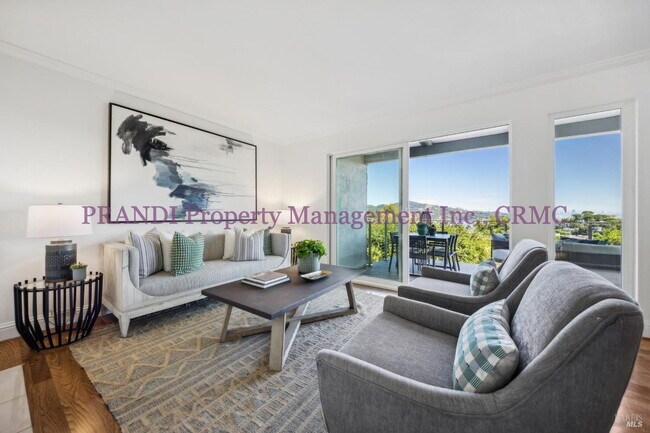 Foto del edificio - Resort Style Living in Prime Tiburon Locat...