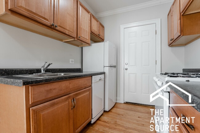 Foto del edificio - 3814 N Greenview Ave