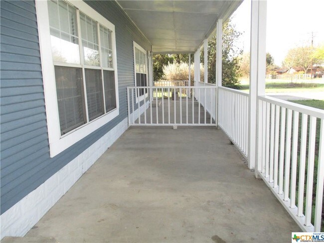 Building Photo - 361 McQueeney Rd