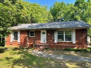 Building Photo - 1425 Woodhill Ln