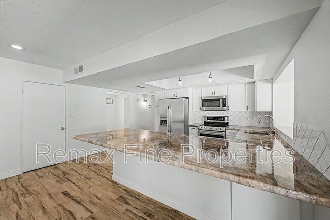 Building Photo - 5228 E Karen Dr