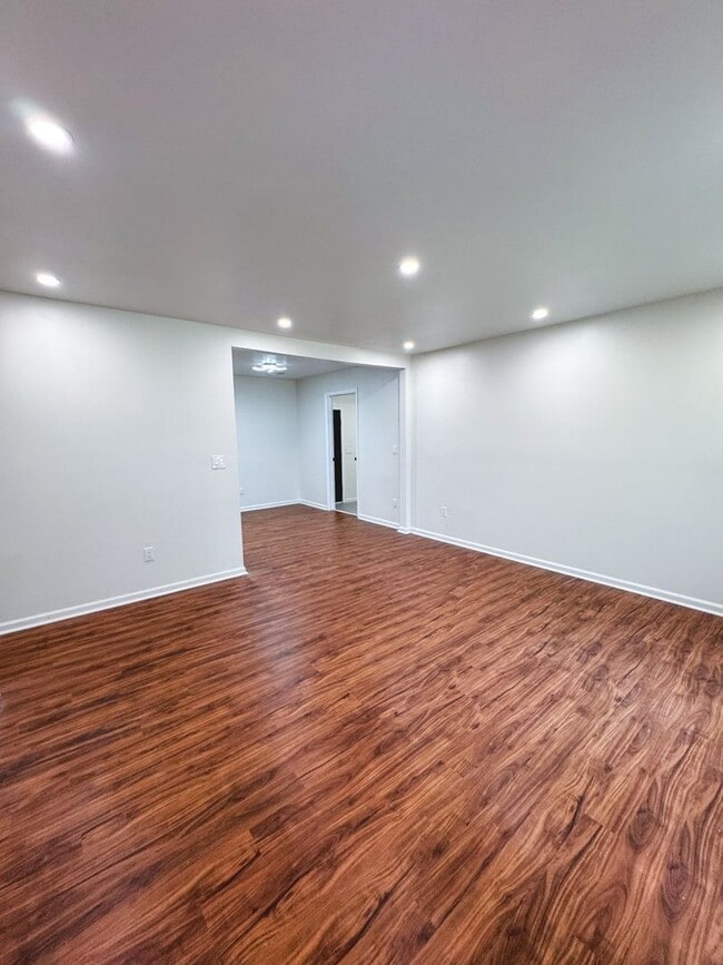 Building Photo - Newly Renovated 3BR/2BA Home in Charlotte ...
