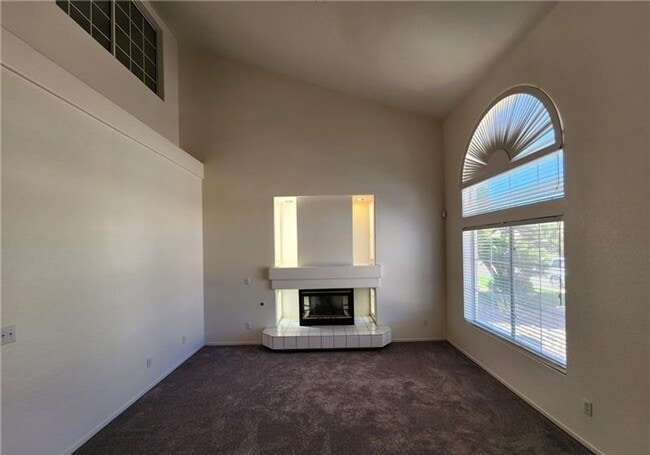 Foto del edificio - Beautiful two story home with a two car garage, covered RV gate, and dedicated RV parking.