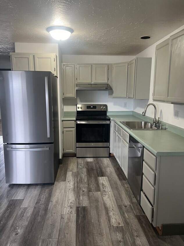 Primary Photo - 108 E Madison Ave