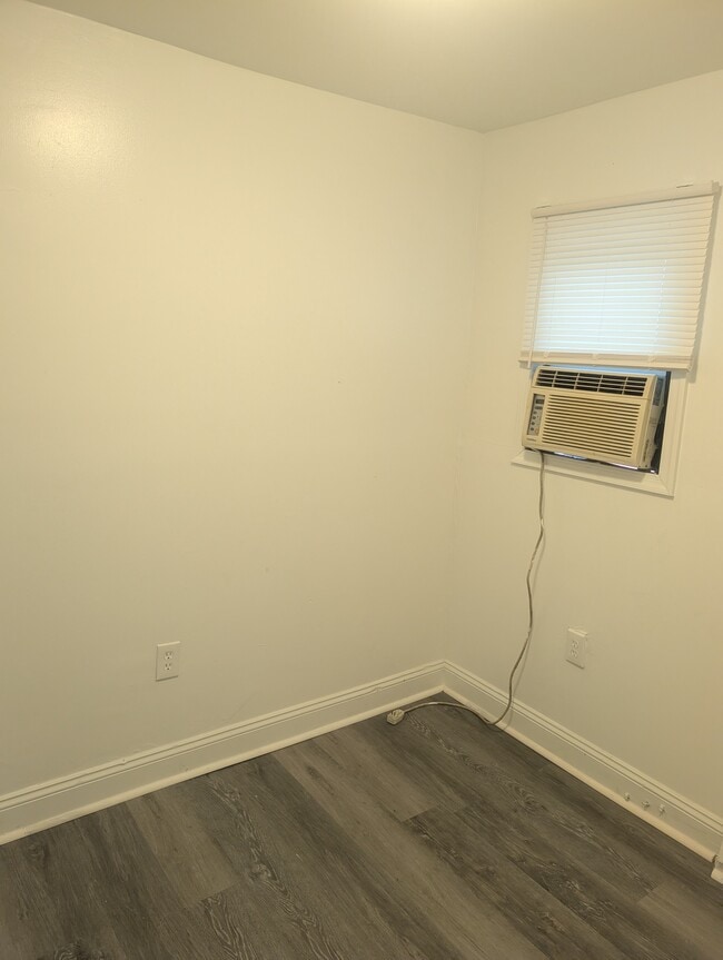 Building Photo - 924 S 4th St