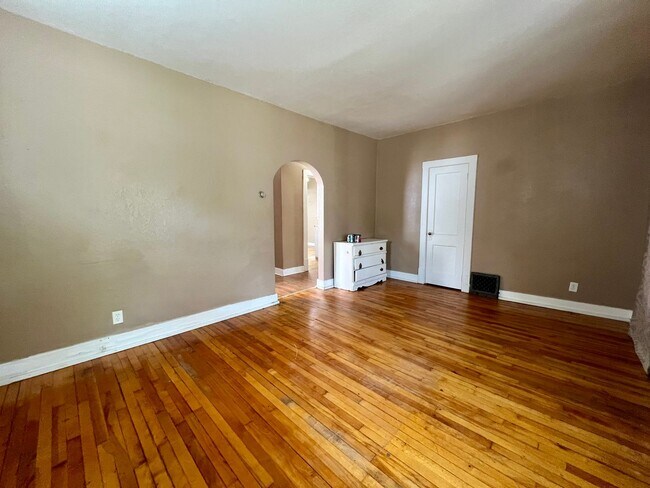 Building Photo - 926 2nd St NW