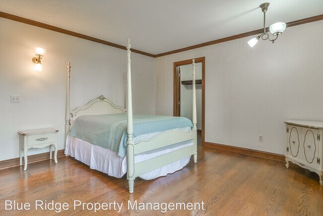 Building Photo - 3 br, 2.5 bath House - 274 Elkins Road