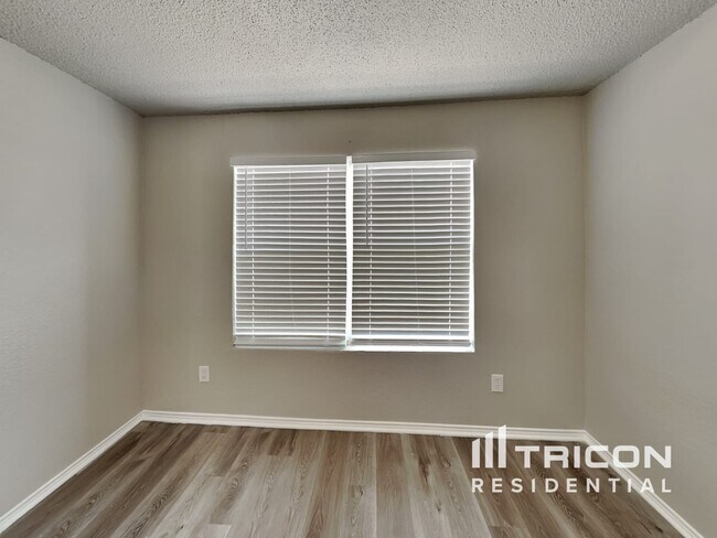 Building Photo - 208 Vivian Dr