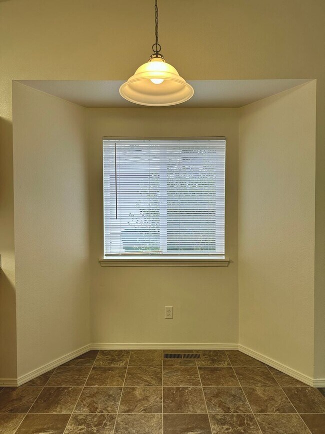 Foto del edificio - Large Updated Three Bedroom Duplex in Sout...