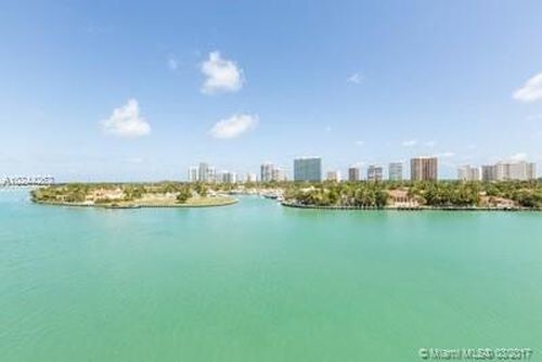 Foto del edificio - 10261 E Bay Harbor Dr