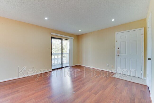 Foto del edificio - 2750 Holly Hall St