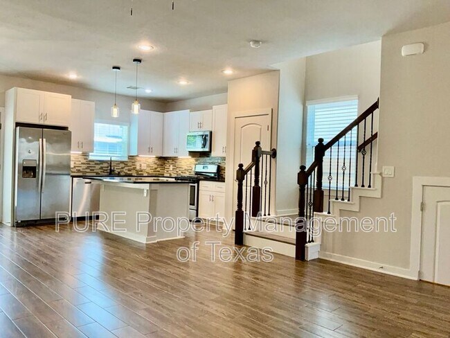 Building Photo - 3301 Elija St