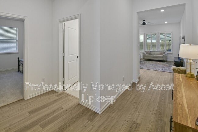 Foto del edificio - 702 Charity Dr