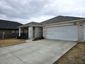 Building Photo - 3105 Old Frisco Rd